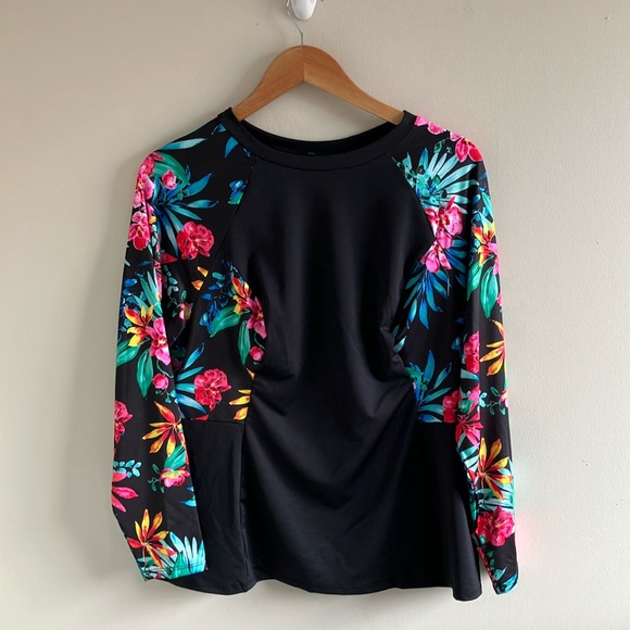 krista Other - 🎁10 for $100🎁 Krista plus size floral rush guard